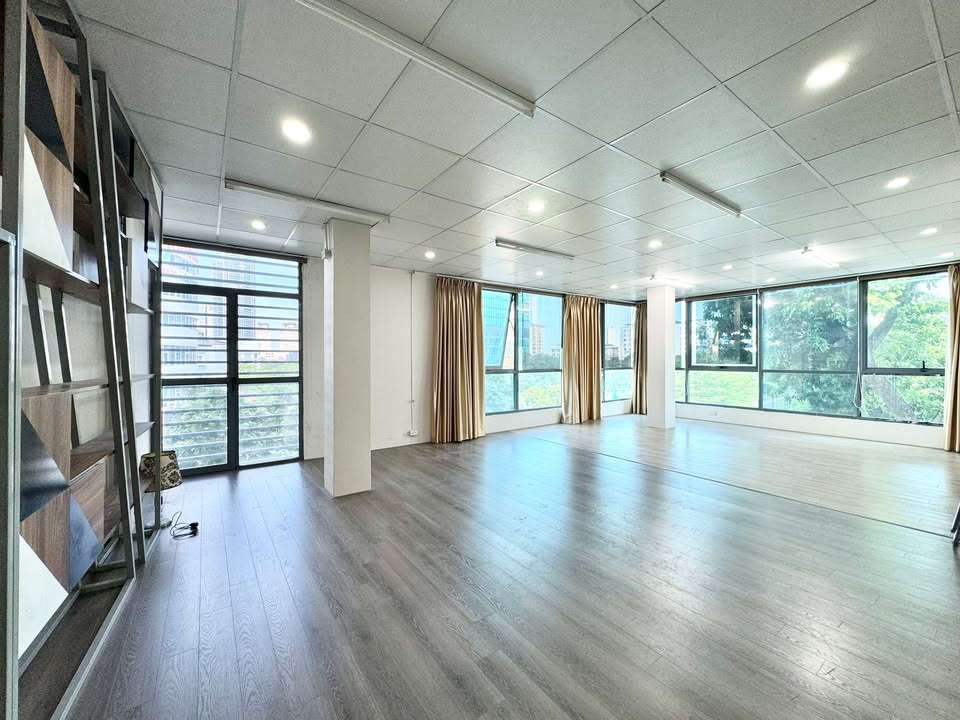 Văn phòng cho thuê tại Duy Tân - Nguyễn Khang 80m² giá 12 triệu - Địa điểm lý tưởng cho doanh nghiệp!