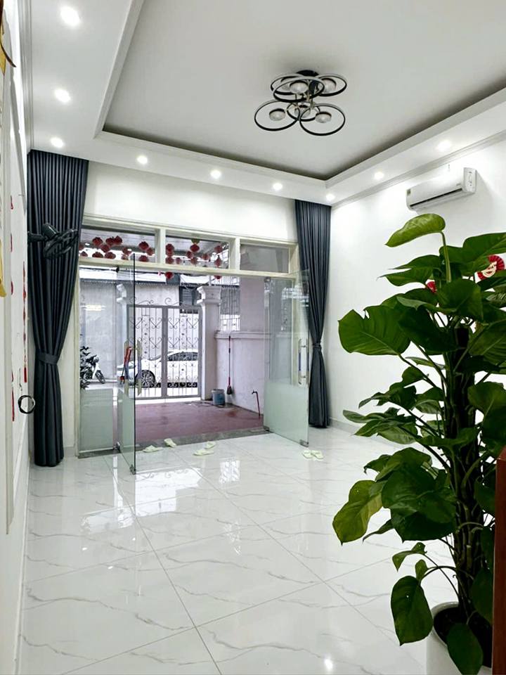 Nhà 3 tầng mặt đường Tây Sơn, Phường Hoàng Văn Thụ, 77.5m² - Vị trí trung tâm, kinh doanh thuận lợi!