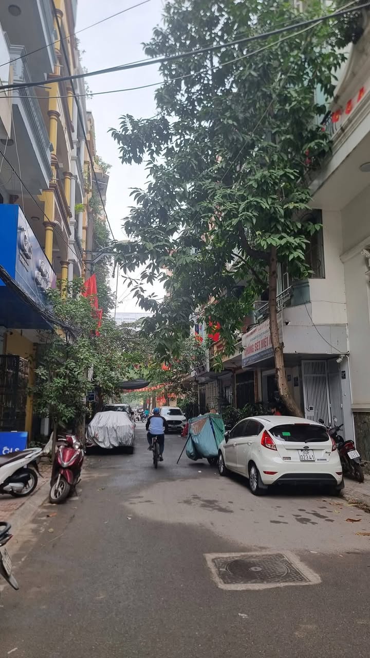 Nhà phố Khuất Duy Tiến, Thanh Xuân 65m² giá 30 tỷ - Ô tô đỗ cửa thuận tiện!