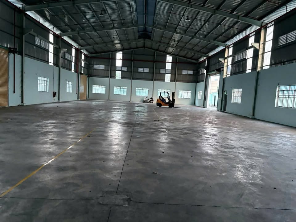 Kho xưởng cho thuê tại Bình Chánh 1100m² - Mặt tiền rộng, giao thông thuận lợi!