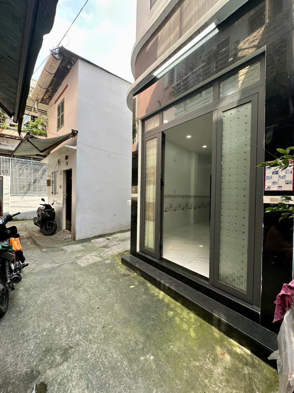 Nhà góc 2 mặt hẻm Lý Thái Tổ Q10, 26m² chỉ 5.58 tỷ - Vị trí đẹp, an ninh!