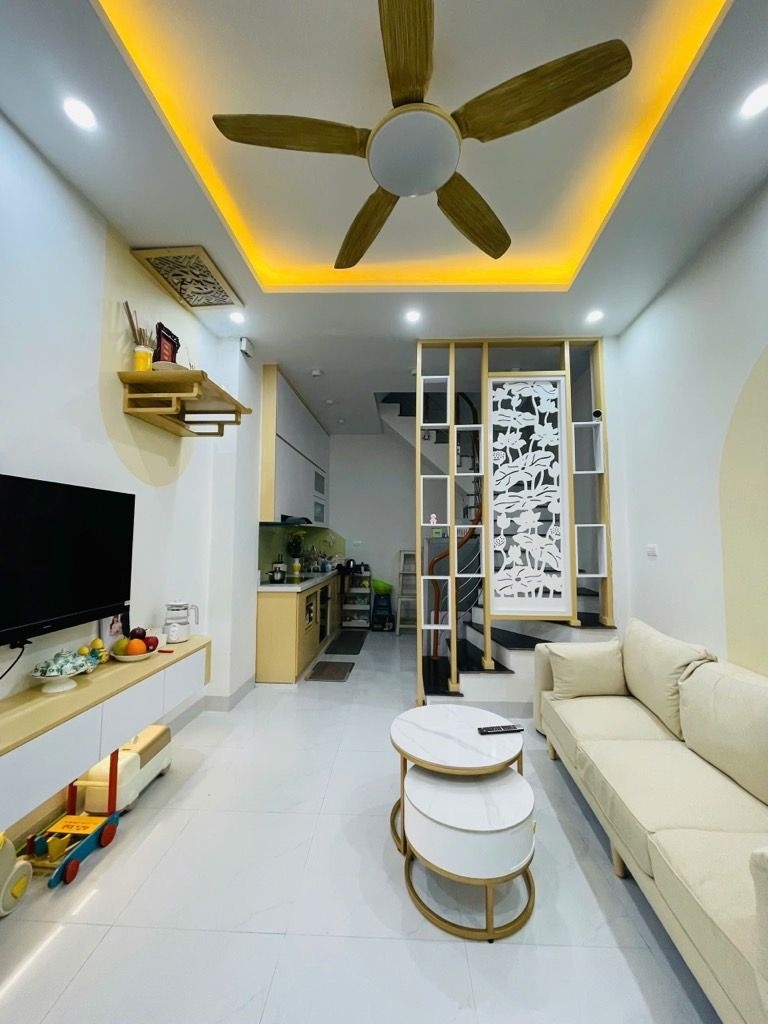 Nhà phố Việt Hưng Long Biên 28m² giá 6.1 tỷ - Sẵn sàng vào ở ngay!