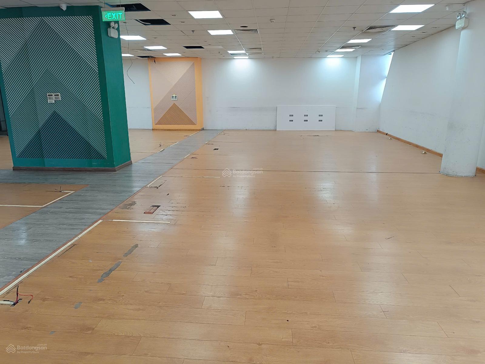 Văn phòng cho thuê Tòa nhà Golden Palm Lê Văn Lương 217m² - Tiện nghi hiện đại, giao thông thuận lợi!