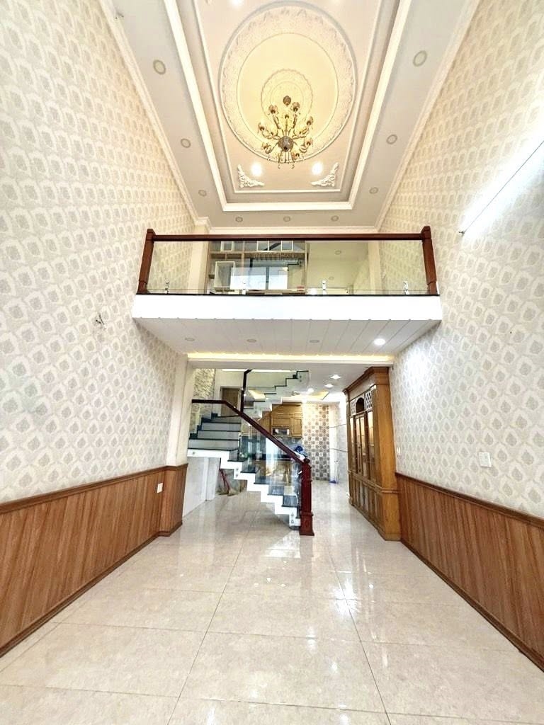 Bán nhà đường Trường Chinh, Tân Bình 55m² giá 9.7 tỷ - Hẻm xe hơi thông thoáng!