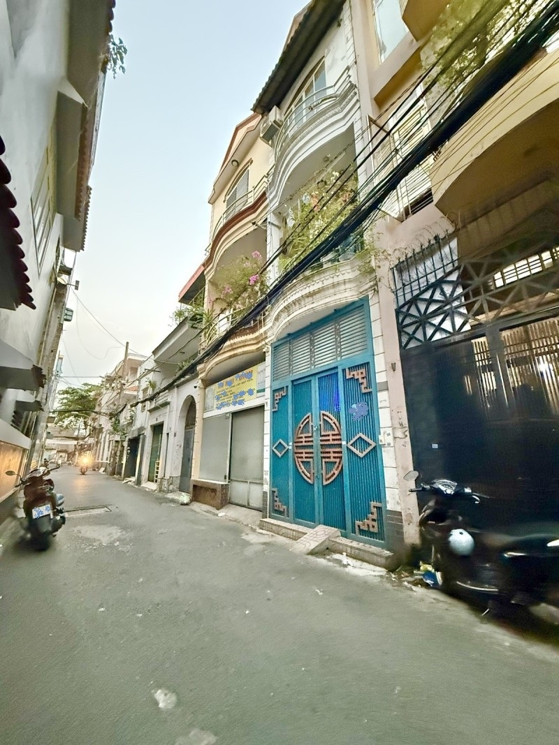 Nhà mặt tiền khu VIP K300 Tân Bình 30m² giá 6.3 tỷ - Đầu tư sinh lời!