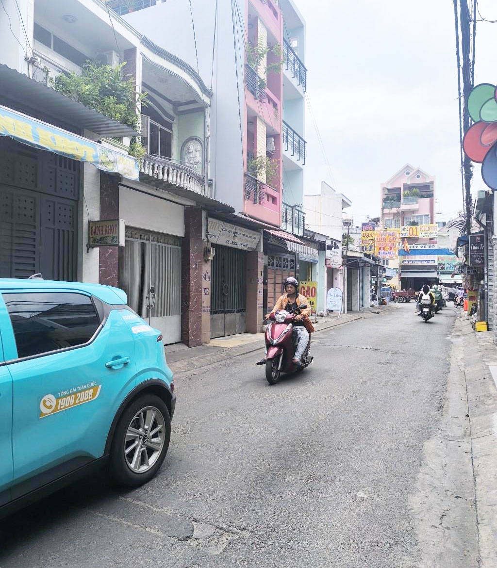Nhà 4 tầng hẻm xe tải Tân Sơn Nhì 98m² giá nhỉnh 11 tỷ - Đầu tư sinh lời ngay!