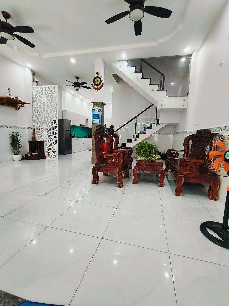 Nhà mặt tiền 6m tại Quận 8, 90m² giá 8.3 tỷ - Sẵn sàng vào ở!