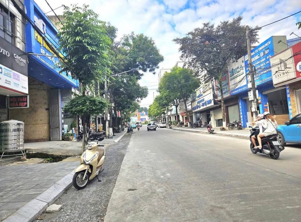 FrontHouse kinh doanh Đường Hàm Nghi 111m² giá 5 tỷ - Vị trí sầm uất đắc địa!