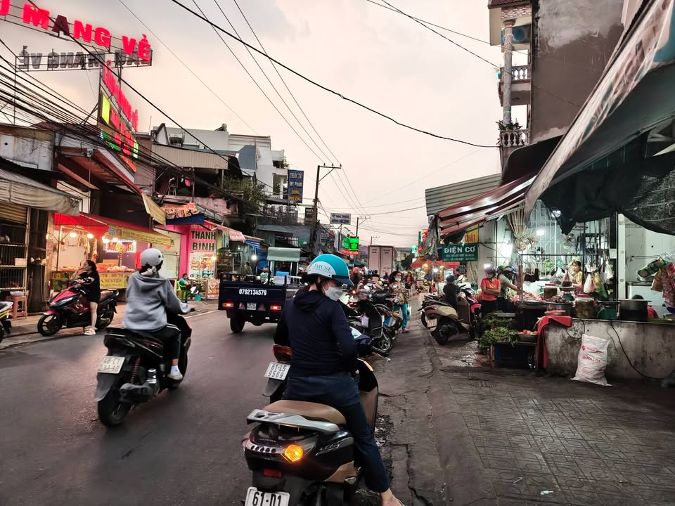 Nhà mặt tiền Đoàn Thị Kia, Dĩ An 148m² giá 10 tỷ - Đầu tư sinh lời ngay!