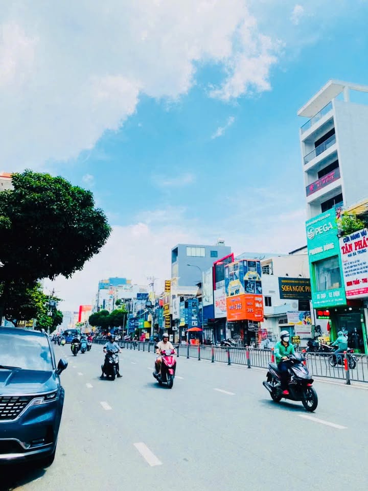 Nhà mặt tiền Bạch Đằng, Quận Bình Thạnh 75m² giá 19.9 tỷ - Đầu tư sinh lời ngay!