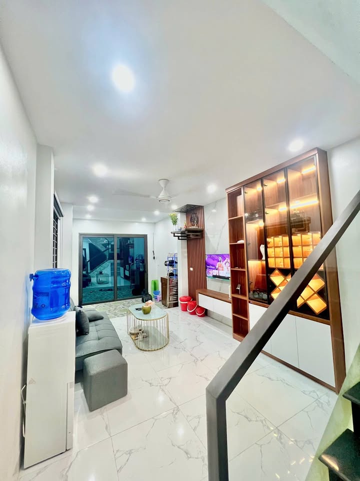 Nhà đẹp Mê Linh 42m² giá thỏa thuận - Ô tô đỗ cửa, tiện ích đầy đủ!