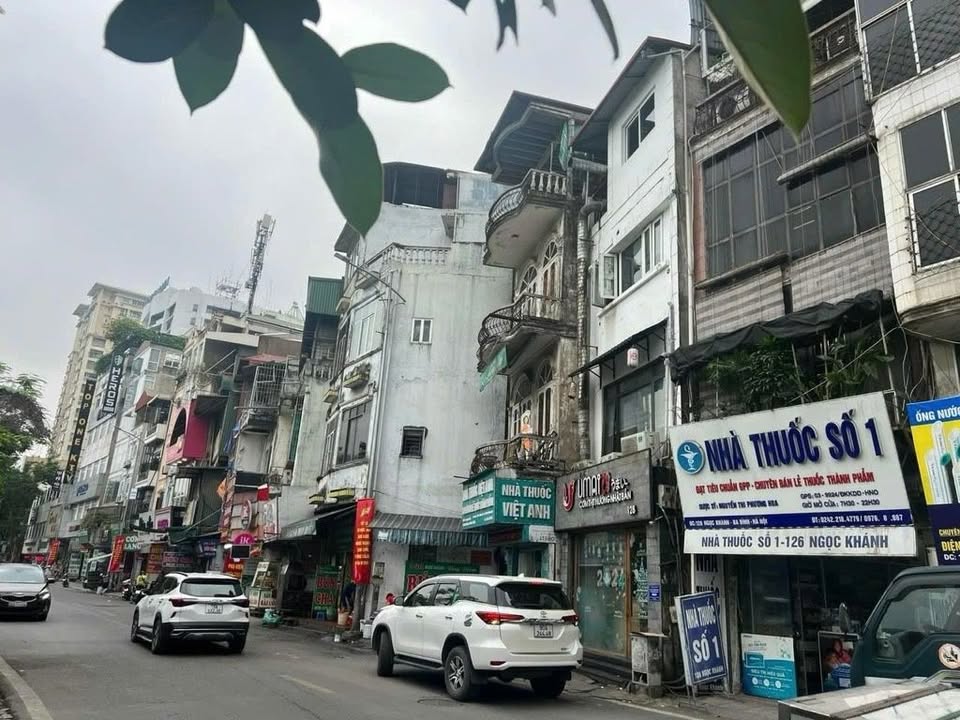 Nhà mặt phố Ngọc Khánh, Quận Ba Đình, 30m² giá 11.5 tỷ - Kinh doanh sầm uất!