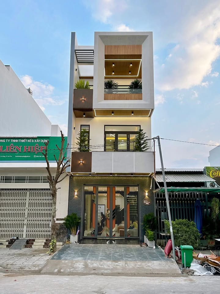 Nhà trệt 2 lầu hiện đại tại KDC Hồng Loan, 80m² giá 6.3 tỷ - Đầy đủ nội thất!