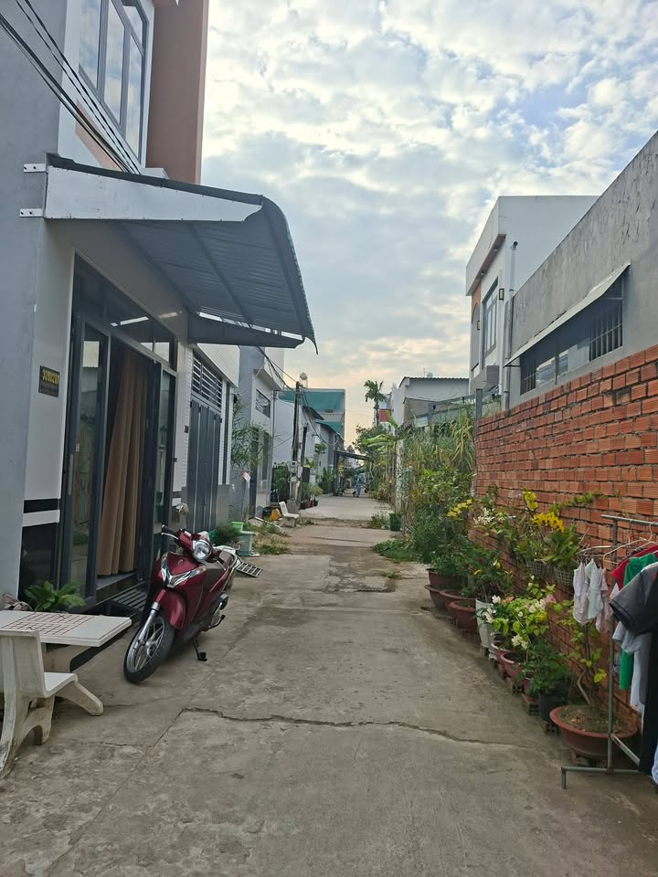 Nhà phố Liên Tổ, Nguyễn Văn Cừ, 80m² giá 2.3 tỷ - Sổ hồng chính chủ!