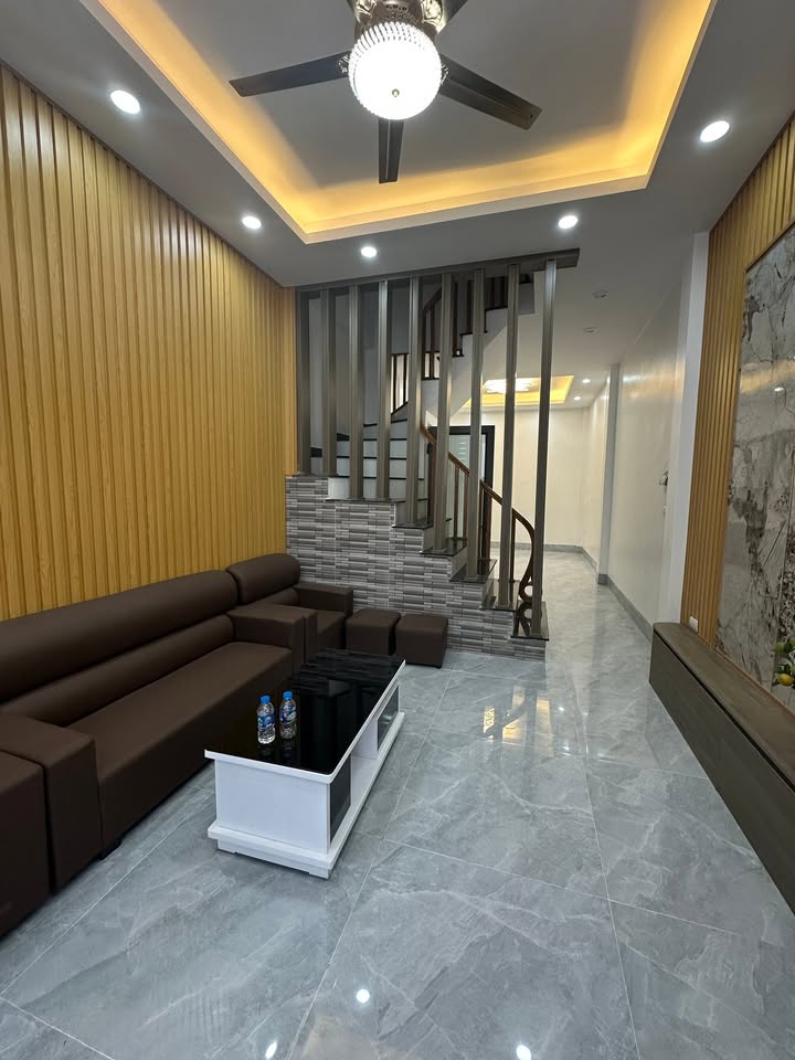 Nhà 4 tầng Ngũ Hiệp, Thanh Trì 40m² giá 5 tỷ - Ô tô đỗ thoáng mát!