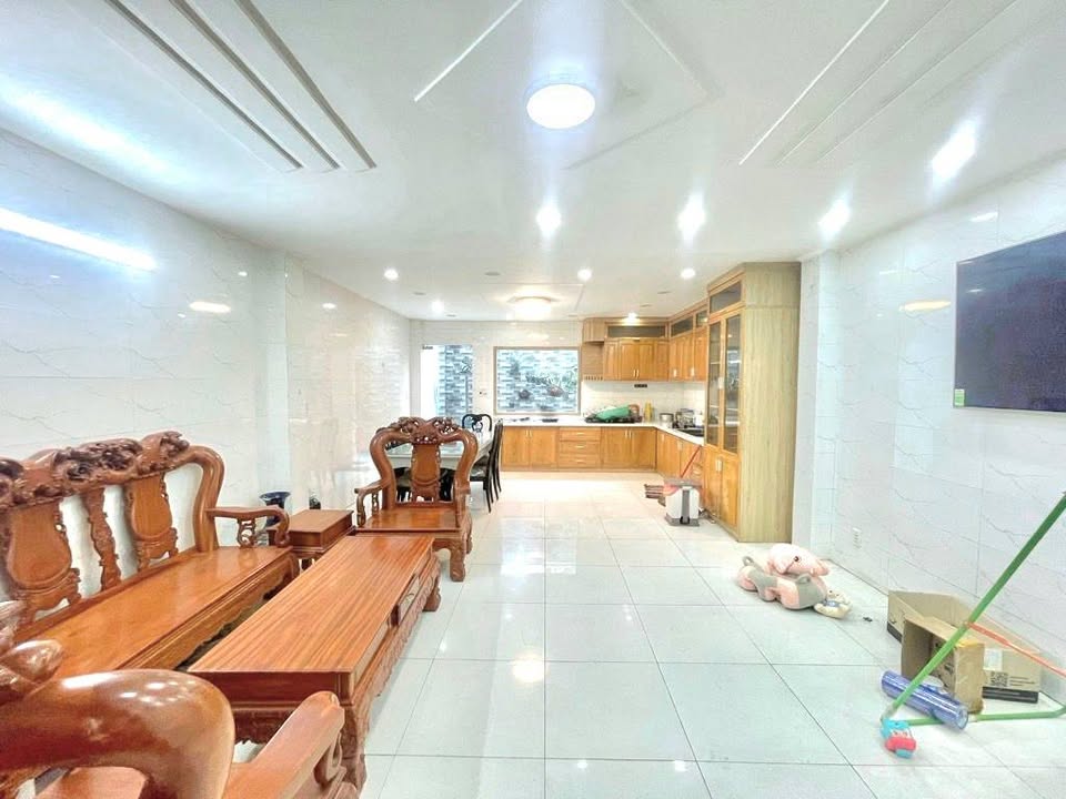 Nhà 4 tầng mặt tiền đường 20m, huyện Củ Chi, 120m² giá 9.84 tỷ - Chính chủ bán gấp!