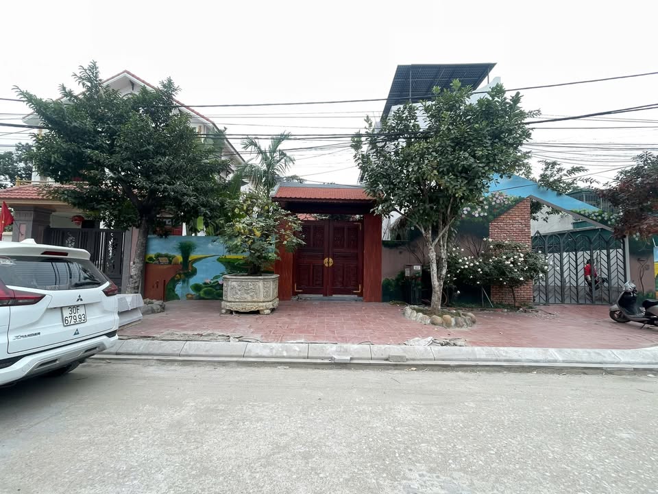 Nhà bán khu dân cư Cao Thắng Hạ Long 366m² giá 19.5 tỷ - Thiết kế hiện đại, khu vực văn minh!