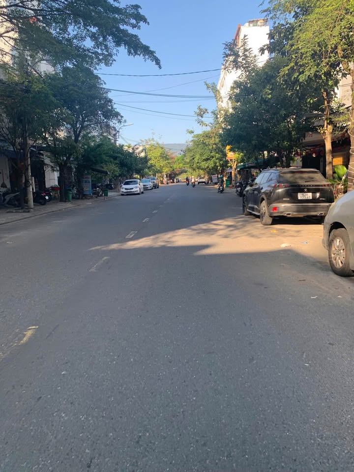 Nhà phố Sơn Trà 101m² giá 5 tỷ - Ô tô đỗ cửa, gần biển