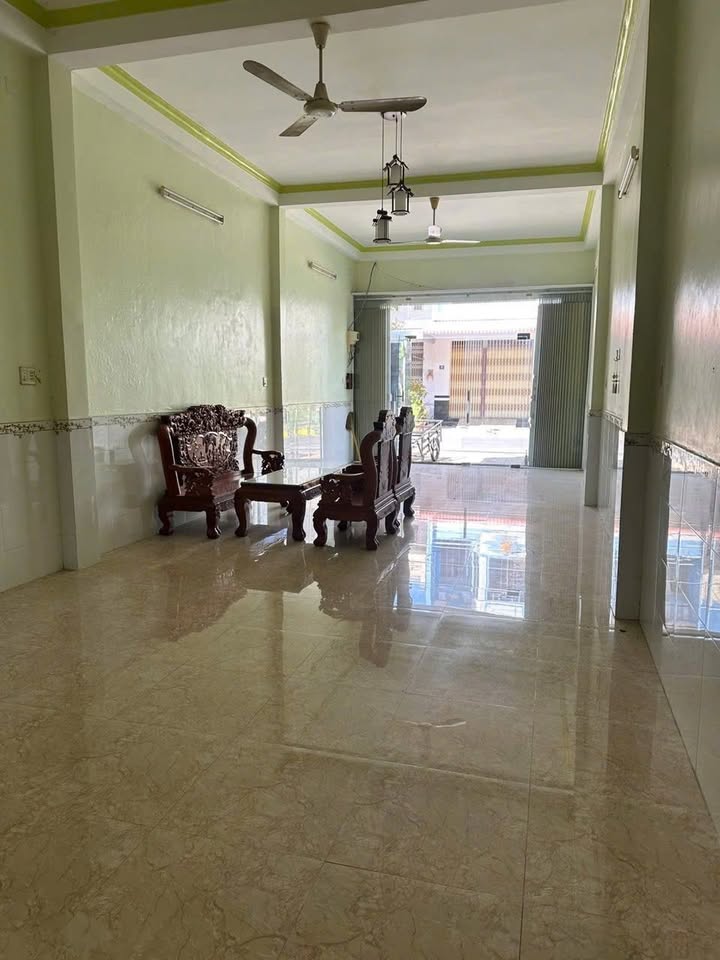 Nhà mặt tiền kinh doanh tại Hồng Ngự 81m² giá 7 triệu - Sẵn sàng vào ở ngay!