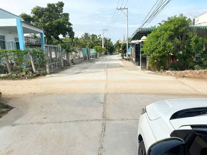 Đất thổ cư hai mặt tiền tại Thôn 6, Xã Hàm Thuận, 100m² chỉ 600 triệu - Cơ hội đầu tư tuyệt vời!