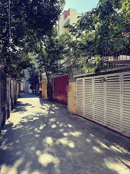 Nhà cũ Ngõ Văn Cao, Ba Đình 80m² giá 5.5 tỷ - Ô tô vào tận nhà!