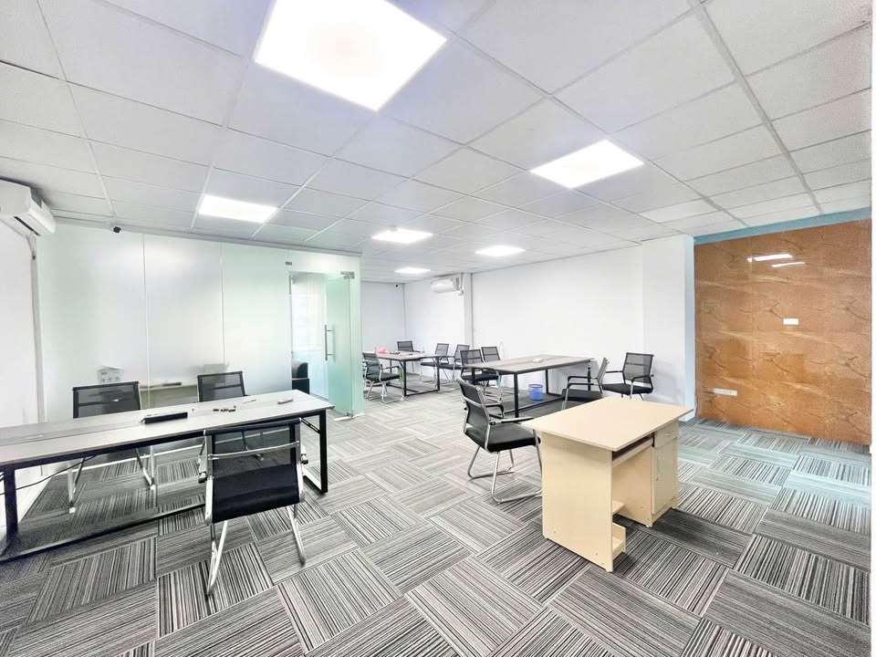 Văn phòng cho thuê tại Trung Hòa, Cầu Giấy 150m² giá 25 triệu - Không gian làm việc lý tưởng!