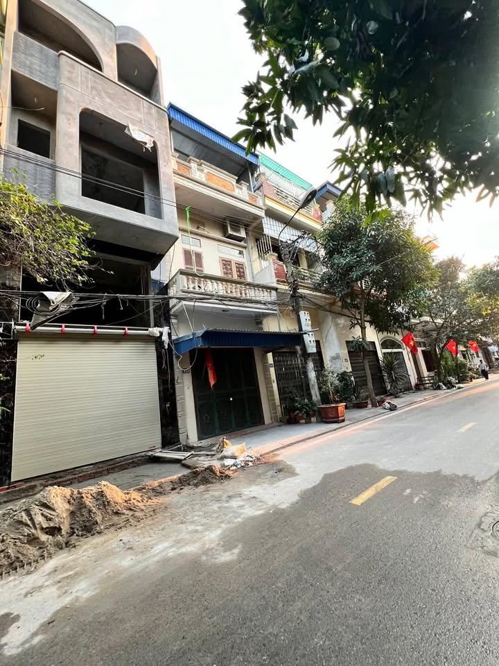 Nhà 4 Tầng Đường Trung Tâm Bãi Vượt Hạ Long 60m² giá 5.65 tỷ - Vị trí đắc địa gần trường học!