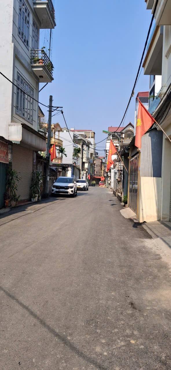 Đất nền Tây Mỗ 68m² giá 12.4 tỷ - Sổ đỏ chính chủ, ô tô tránh thoải mái!