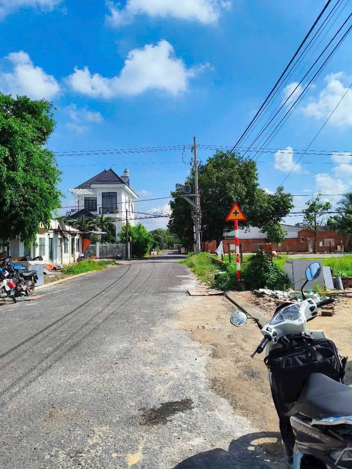 Nhà đẹp hiện đại Phường Ninh Thạnh 150m² giá 2.6 tỷ - Sát mặt tiền Trường Chinh!