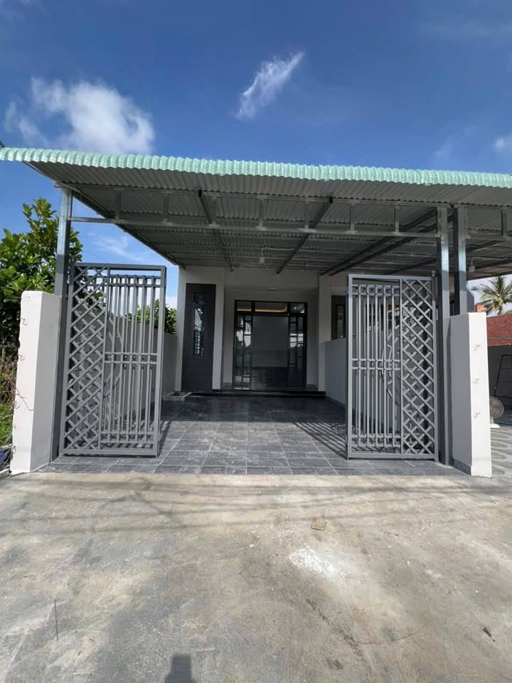 Nhà liền kề Phường Hiệp Tân, Tây Ninh 180m² giá 780 triệu - Sẵn sàng vào ở!