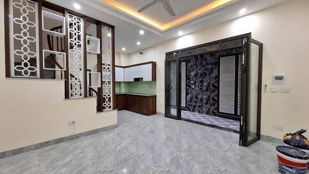 Nhà 3 tầng Mê Linh 50m² giá chỉ 3 tỷ - Thiết kế hiện đại, sổ đỏ chính chủ!