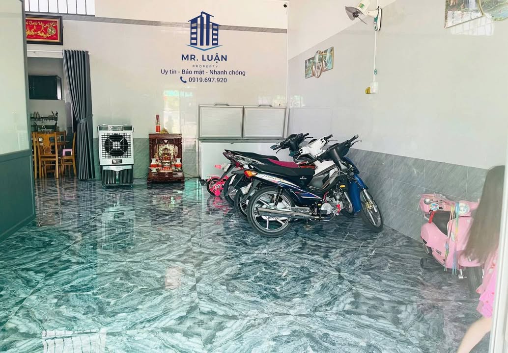 Nhà góc 2 mặt tiền đường Ngô Quyền, Cà Mau - Diện tích 100m², giá chỉ 2 tỷ!