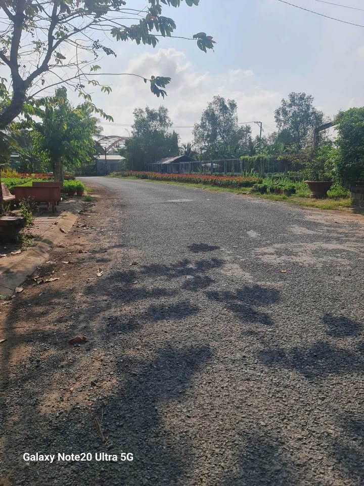 Đất nền đẹp Vĩnh Long 180m² giá 2.6 tỷ - Sổ đỏ chính chủ, thuận tiện xây biệt thự!