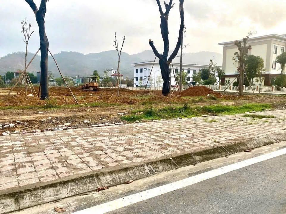 Đất nền Vương Thừa Vũ Lào Cai 105m² giá 2 tỷ - Tiện ích đầy đủ, giao dịch nhanh chóng!