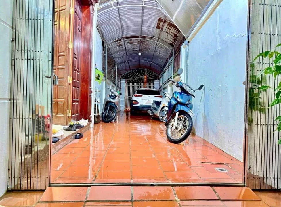 Nhà 3 tầng mặt đường Thanh Bình, 53m² giá 3.5 tỷ - Ô tô đỗ cửa thoải mái!