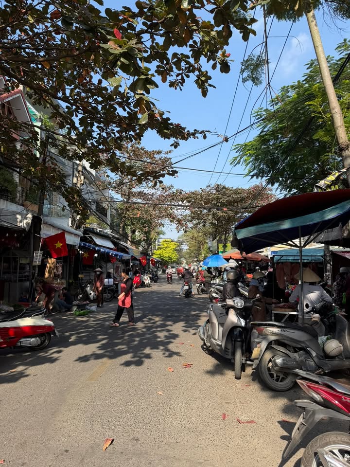 Nhà mặt tiền đường Nguyễn Thị Thập, Đà Nẵng 4 phòng ngủ giá 10 triệu - Kinh doanh sầm uất!