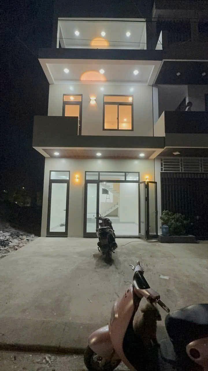 Nhà 3 tầng mới xây tại KDC Cồn Soi, Quảng Trị - Giá chỉ 2.1 tỷ!