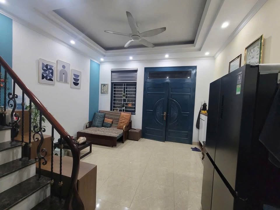 Nhà phố Long Biên 30m² giá 6 tỷ - Gần Big C Long Biên, giao thông thuận tiện!