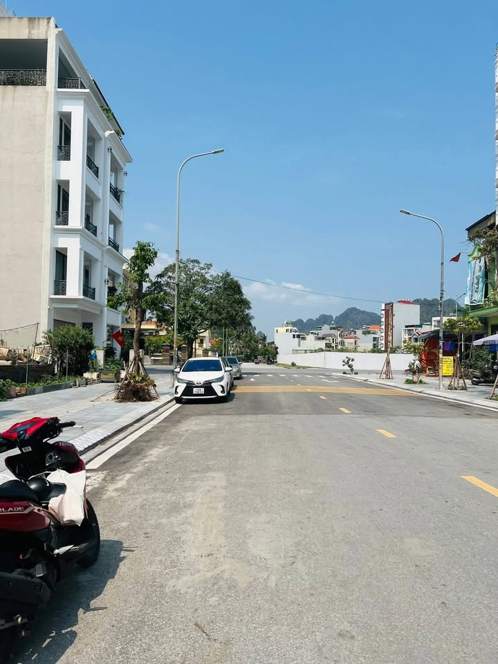 Đất nền Hạ Long 90m² giá 11 tỷ - Vị trí đắc địa gần biển!