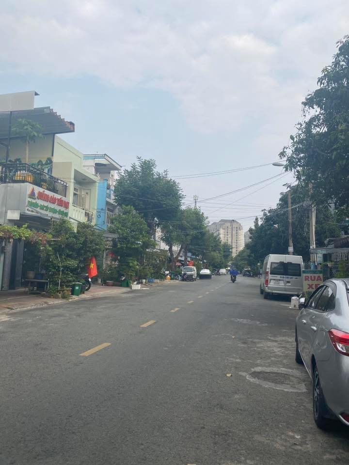 Nhà cho thuê mặt tiền đường 11, Phước Bình, Thủ Đức 88m² - Kinh doanh thuận lợi!