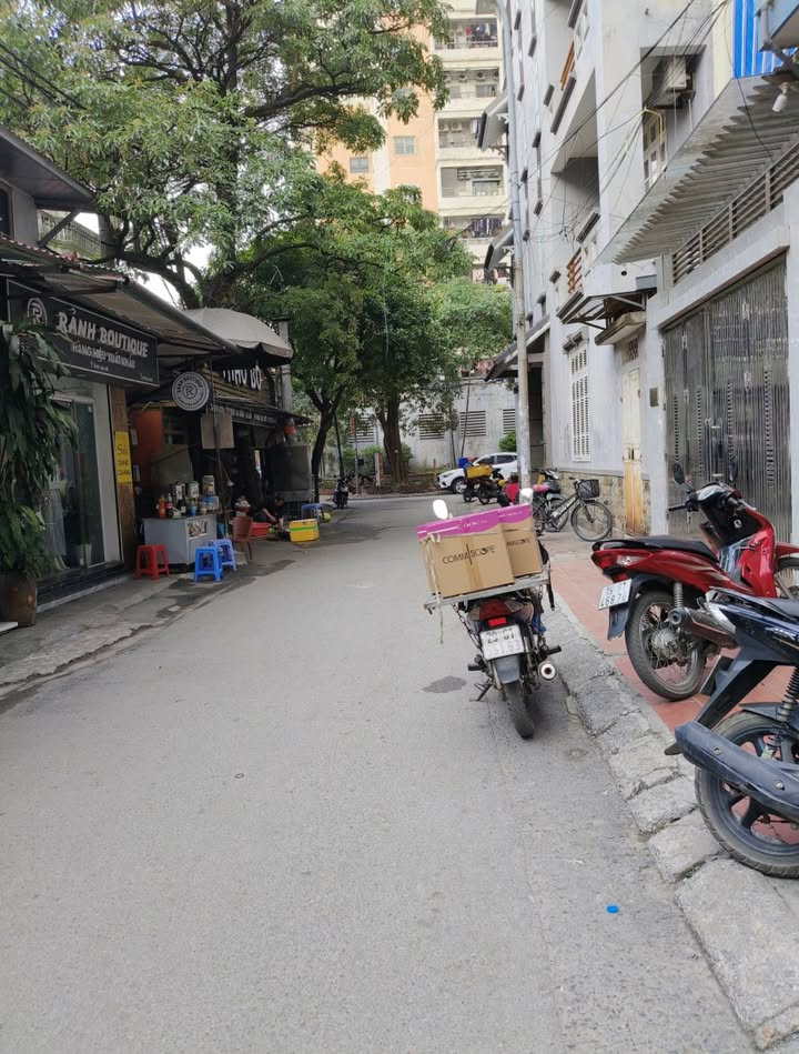 Townhouse KĐT Văn Quán 30m² giá 8 tỷ - Full nội thất, sẵn sàng vào ở!