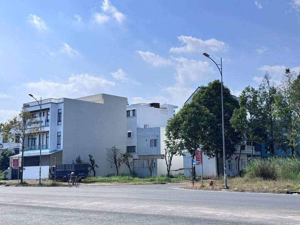 Đất nền góc O2 mặt tiền đường Lê Trọng Tấn 205m² giá chỉ 16 tỷ - Cơ hội đầu tư hấp dẫn!