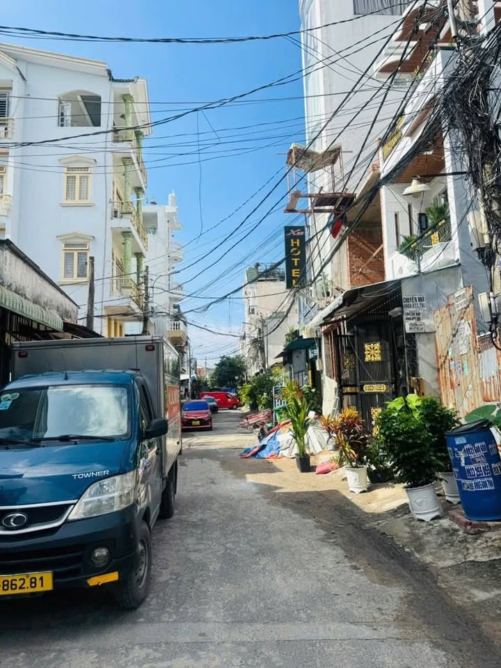 Nhà phố 3 tầng Quận 12, 60m² giá 5.79 tỷ - Đầy đủ nội thất, sẵn sàng ở ngay!