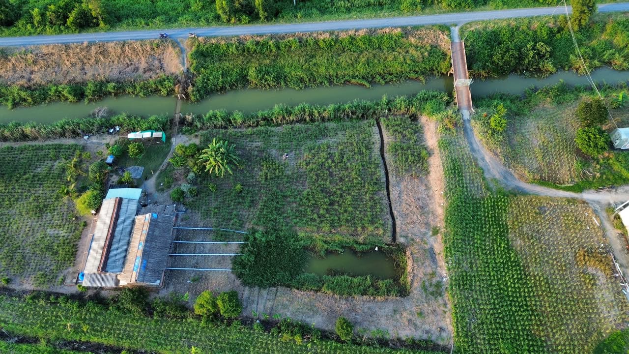 Đất nền view kênh Giá 350 triệu - Cơ hội đầu tư tuyệt vời!