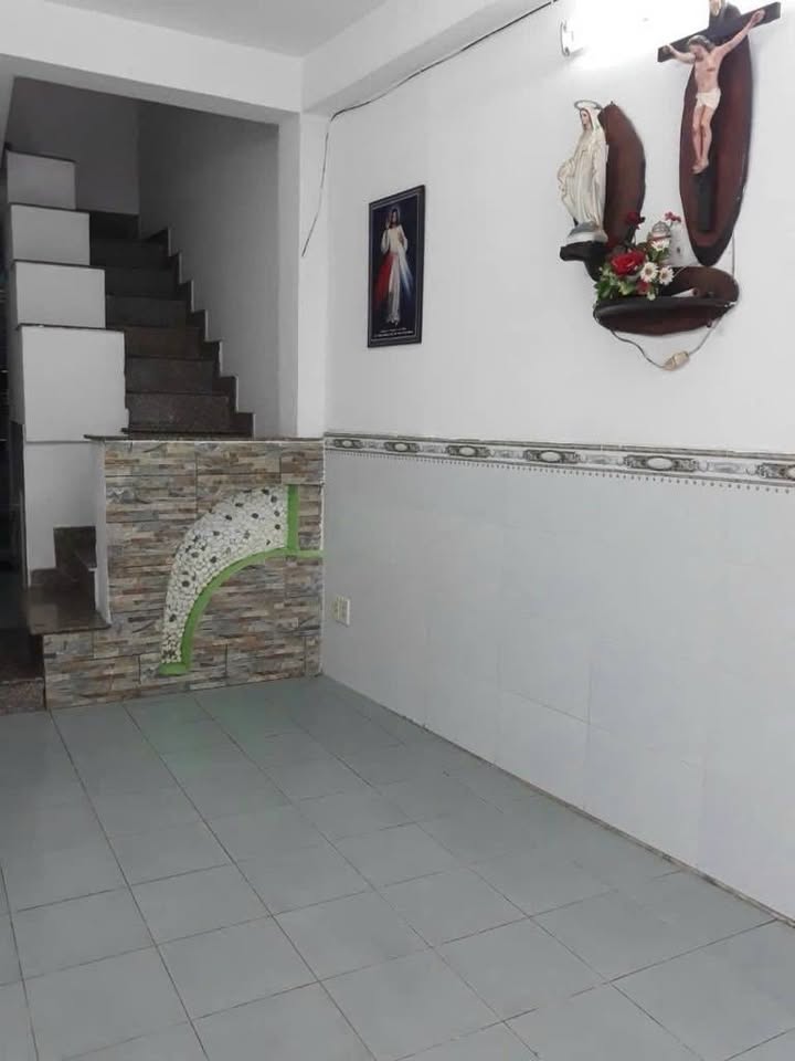 Nhà Nguyễn Bật, Quận Tân Bình, 31m² giá 4 tỷ - Khu sầm uất, tiện ích đầy đủ!