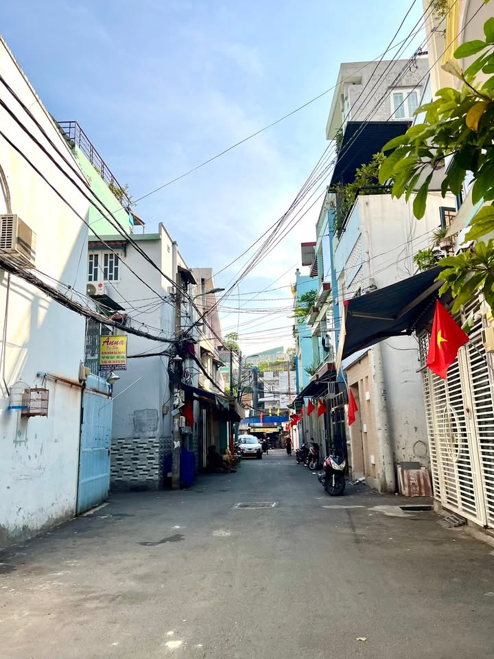 Nhà phố 2 tầng Phường 10 Tân Bình 68m² giá 6.6 tỷ - Tiện xây sửa ngay!