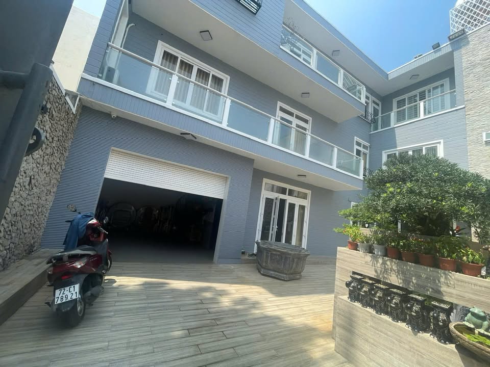 Bán biệt thự mặt tiền đường Nguyễn Hữu Cầu, Vũng Tàu 265m² - Khu dân trí cao!