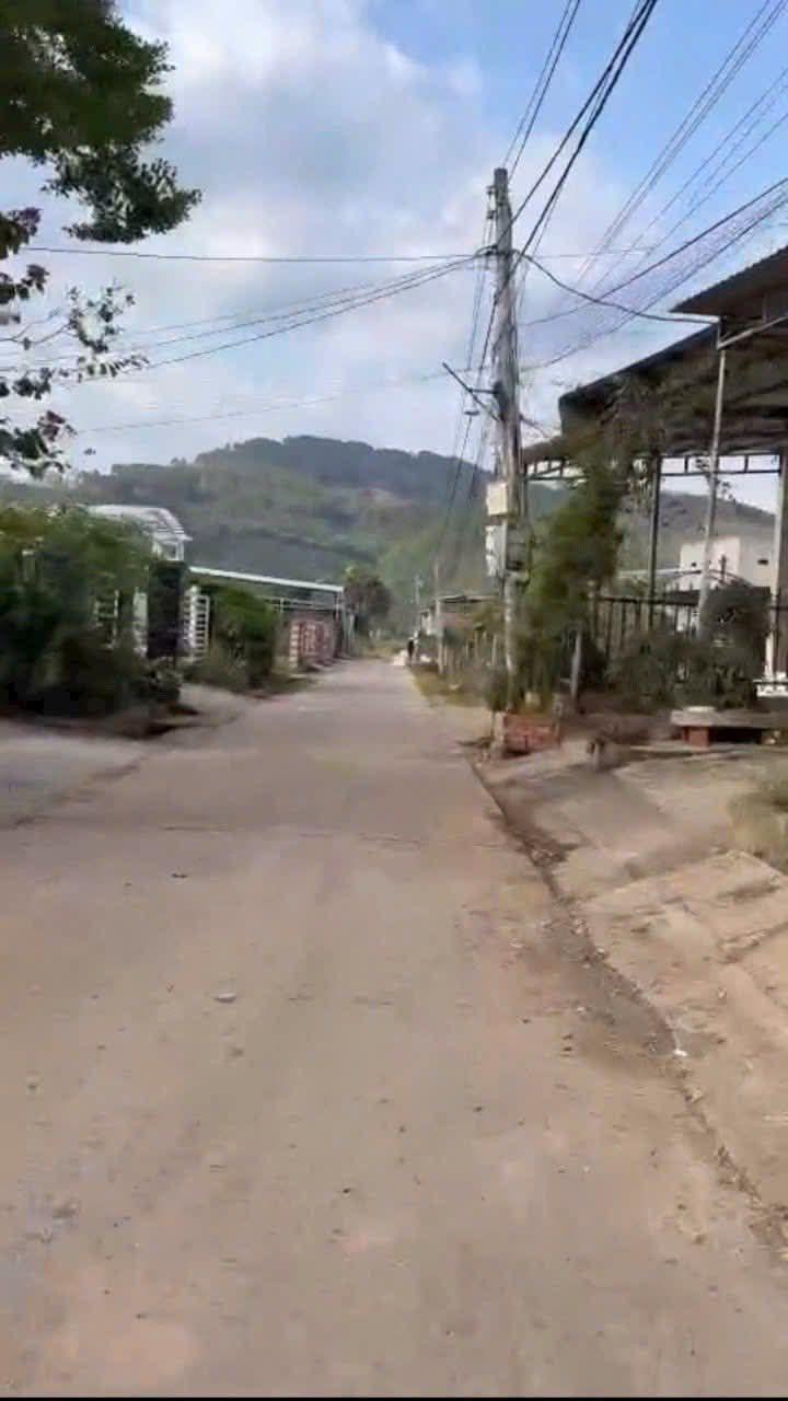 Nhà cấp 4 thôn Thanh Bình, Đức Trọng 600m² giá 850 triệu - Cách chợ chỉ 400m!