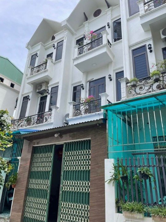 Nhà 3 tầng Phường Lộc Hòa, Nam Định 70m² giá 2.35 tỷ - Sẵn sàng vào ở ngay!