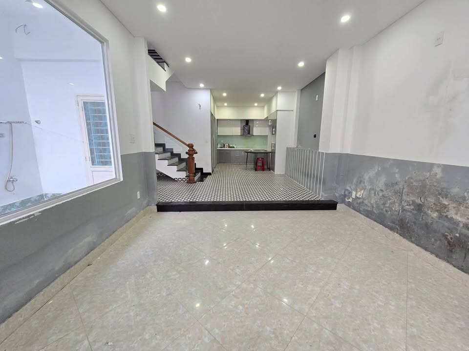 Nhà 2 tầng Ngũ Hành Sơn 70m² giá chỉ 6 tỷ - Vị trí đắc địa, gần biển!